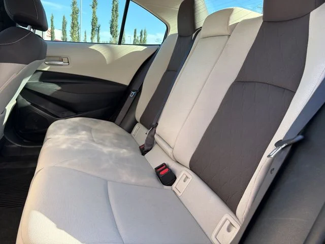 Used 2020  Toyota LE image 22
