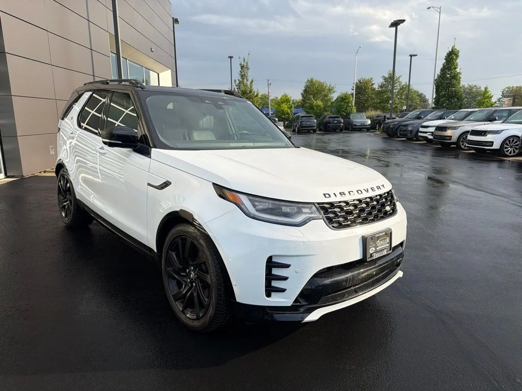 Used 2023 Fuji White Land Rover S R-Dynamic image 7