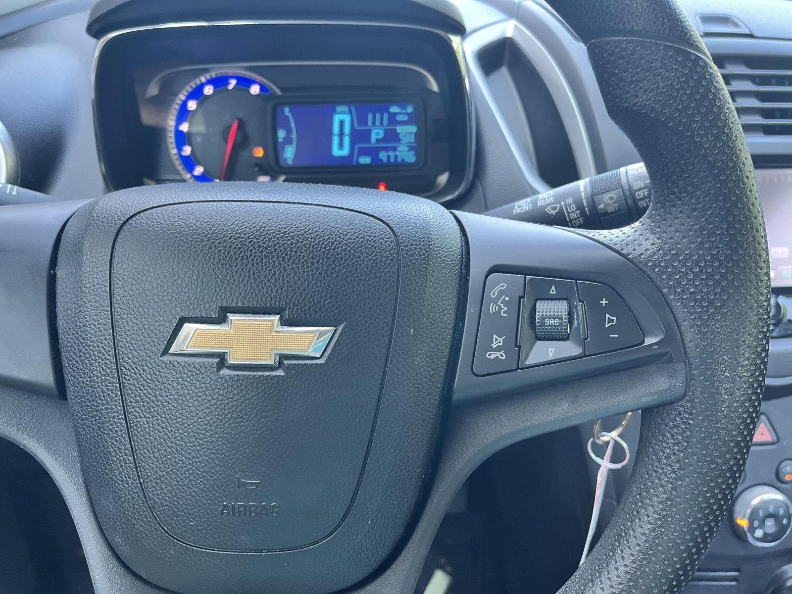 Used 2015 Summit White Chevrolet LS image 23