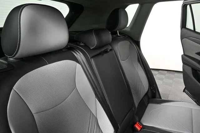 New 2026 Platinum Gray Metallic Volkswagen SE image 21