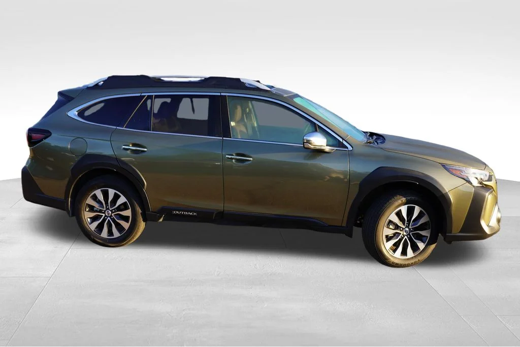 Used 2025 Autumn Green Metallic/Crystal Black Silica Subaru Touring image 2