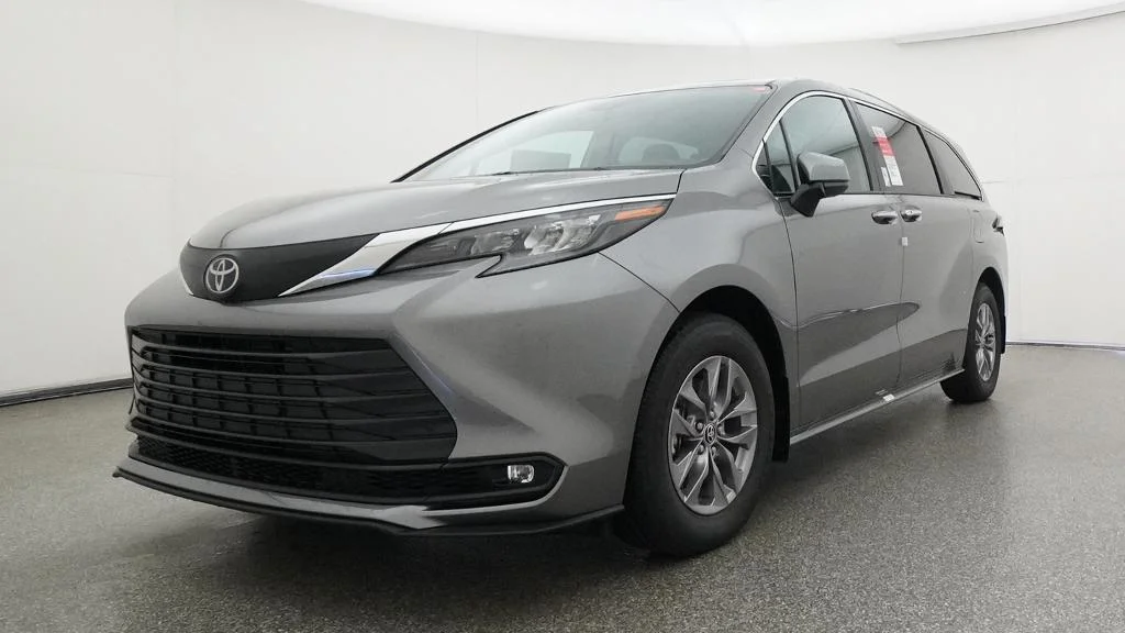 New 2026 Heavy Metal Toyota XLE image 19
