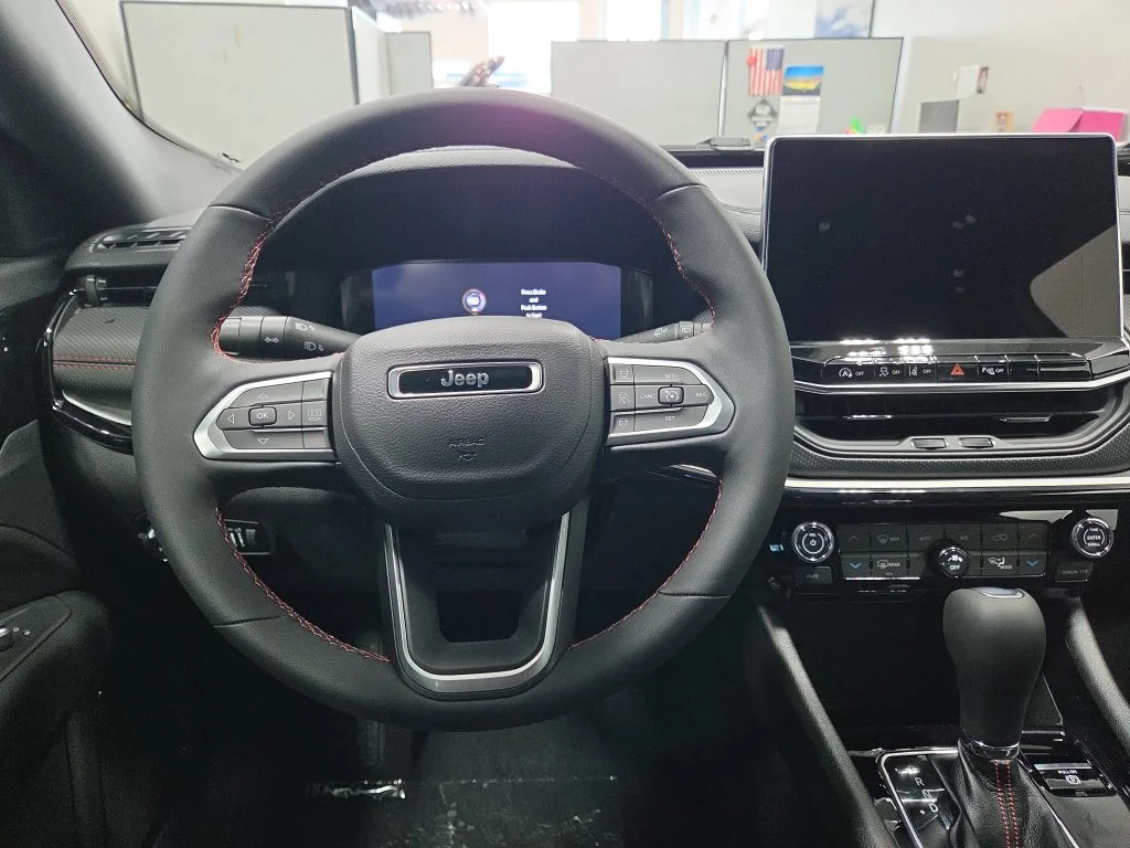 New 2026 Bright White Clear-Coat Exterior Paint Jeep Trailhawk image 19