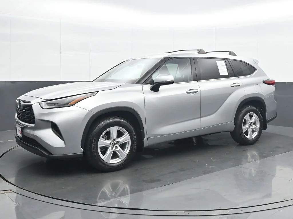 Used 2022 Silver Toyota L image 2
