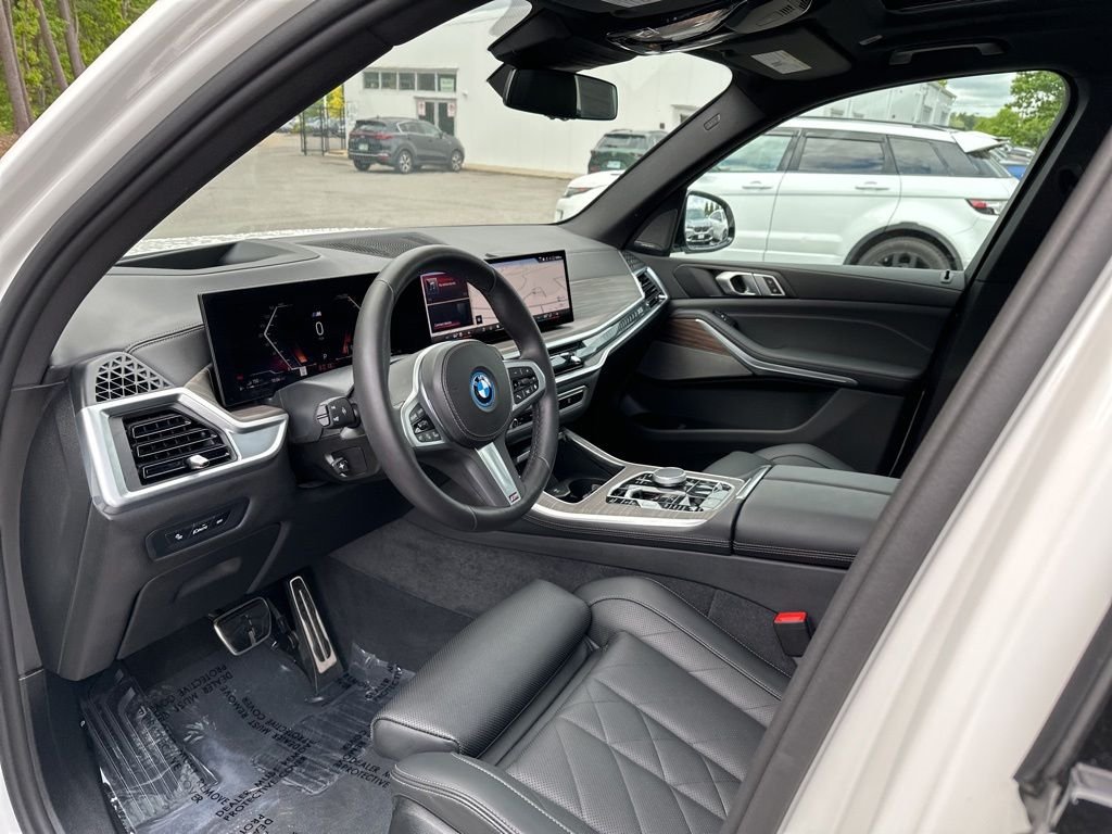 Used 2026 Alpine White BMW xDrive50e image 11