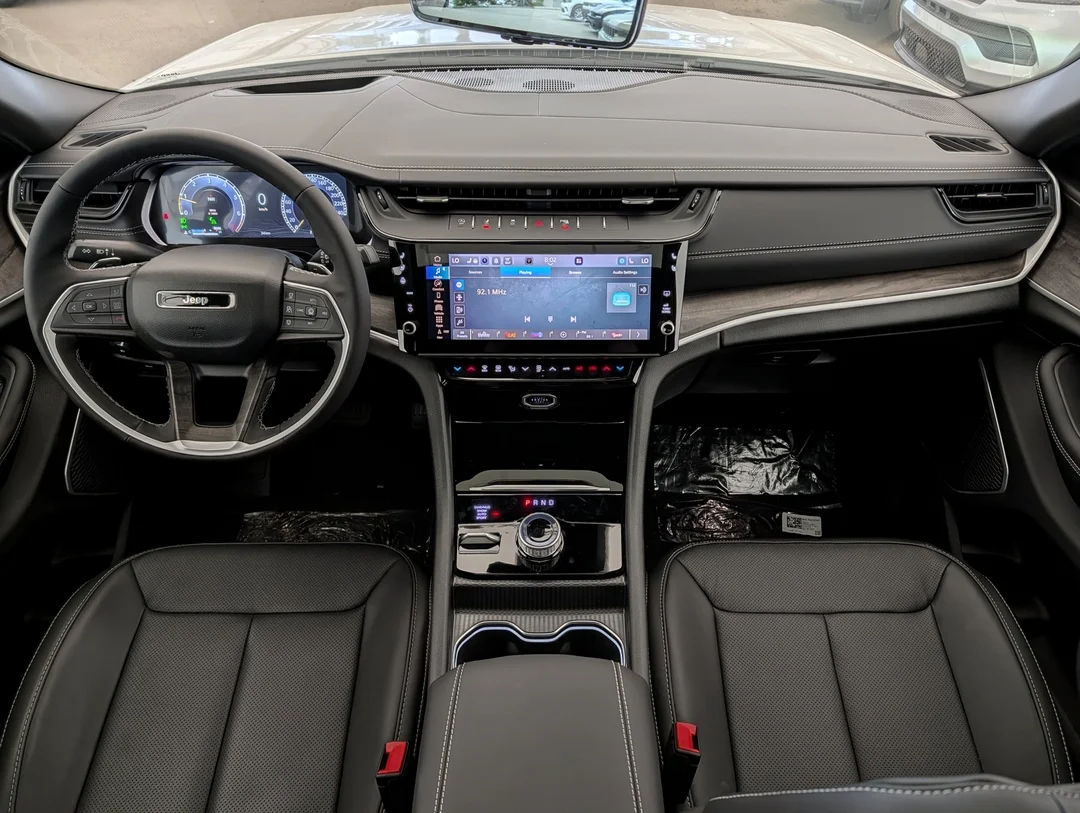 New 2026 White Jeep Limited Reserve - - 4x4 - Nappa Leather Seats - Dual-Pane Sunroof - Navigation & More! image 26