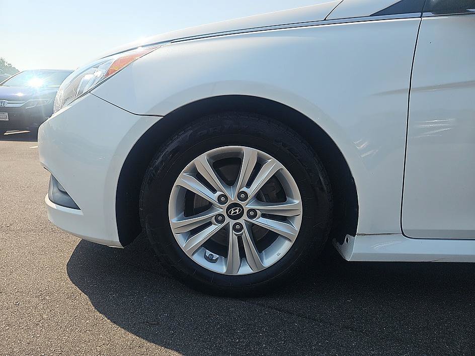 Used 2014 Pearl White Hyundai GLS image 9