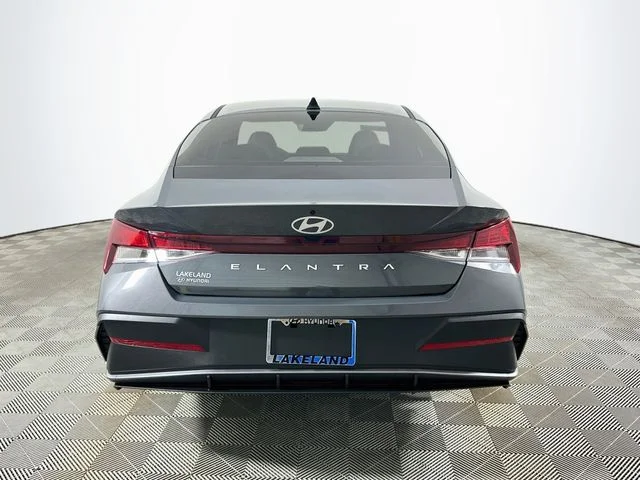 New 2026 Hyundai ELANTRA SE