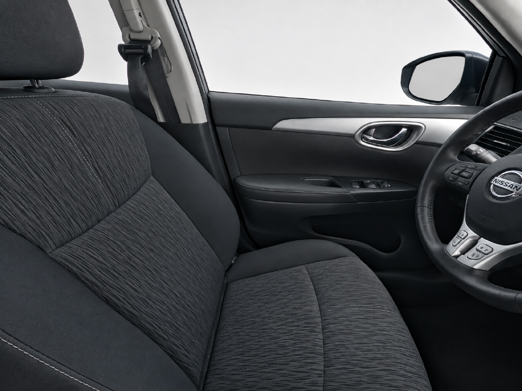 Used 2015 Silver Nissan SV image 11