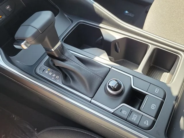 New 2026 Glacial White Pearl Kia LX image 25