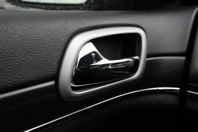 Used 2021 White Jeep Limited image 8