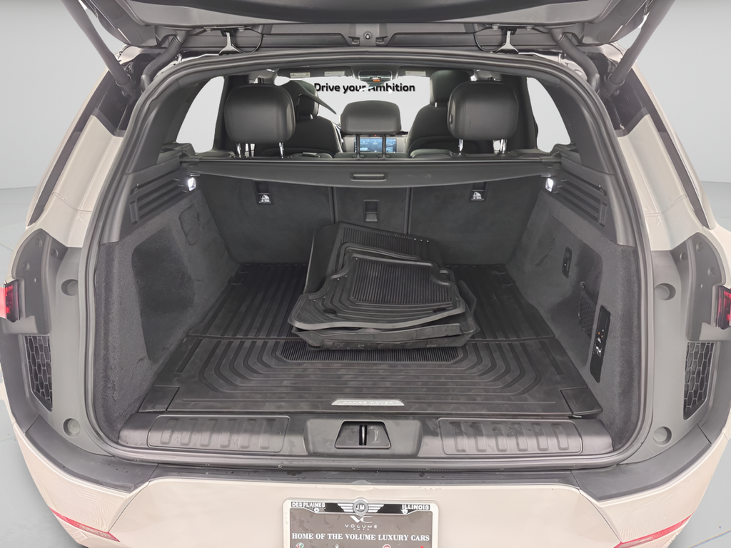 Used 2023  Land Rover SE Dynamic image 36