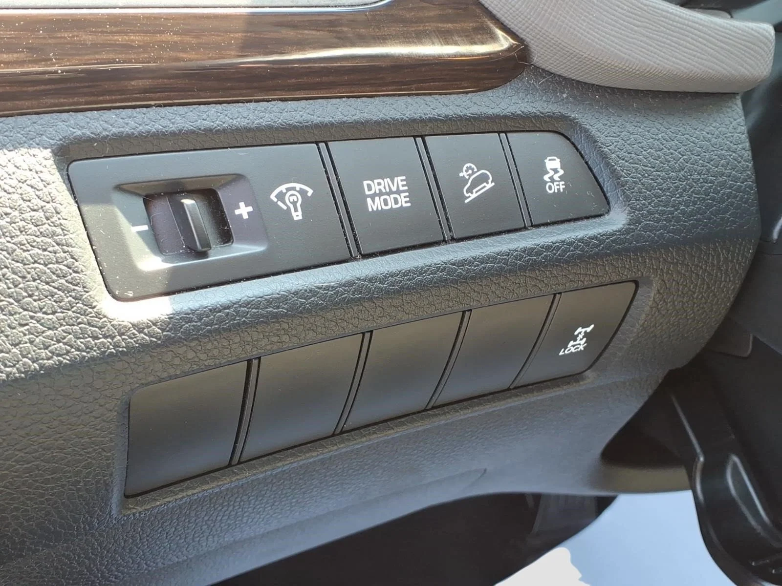 Used 2018 Sparkling Silver Kcs Hyundai 2.4 Base image 15