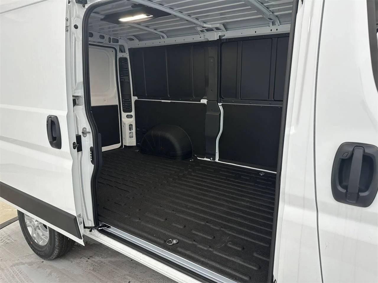 Used 2024 White Ram Low Roof image 19