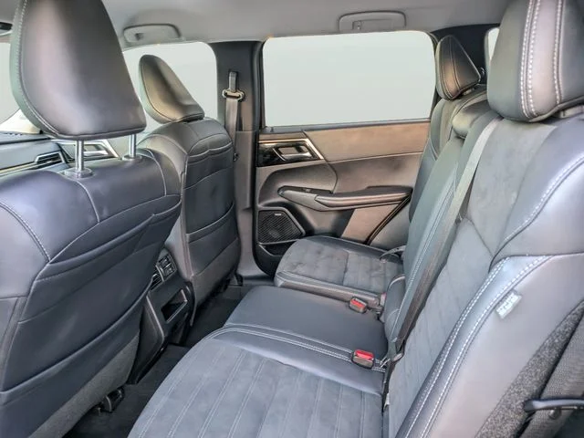 Used 2025 Black Mitsubishi SE image 17