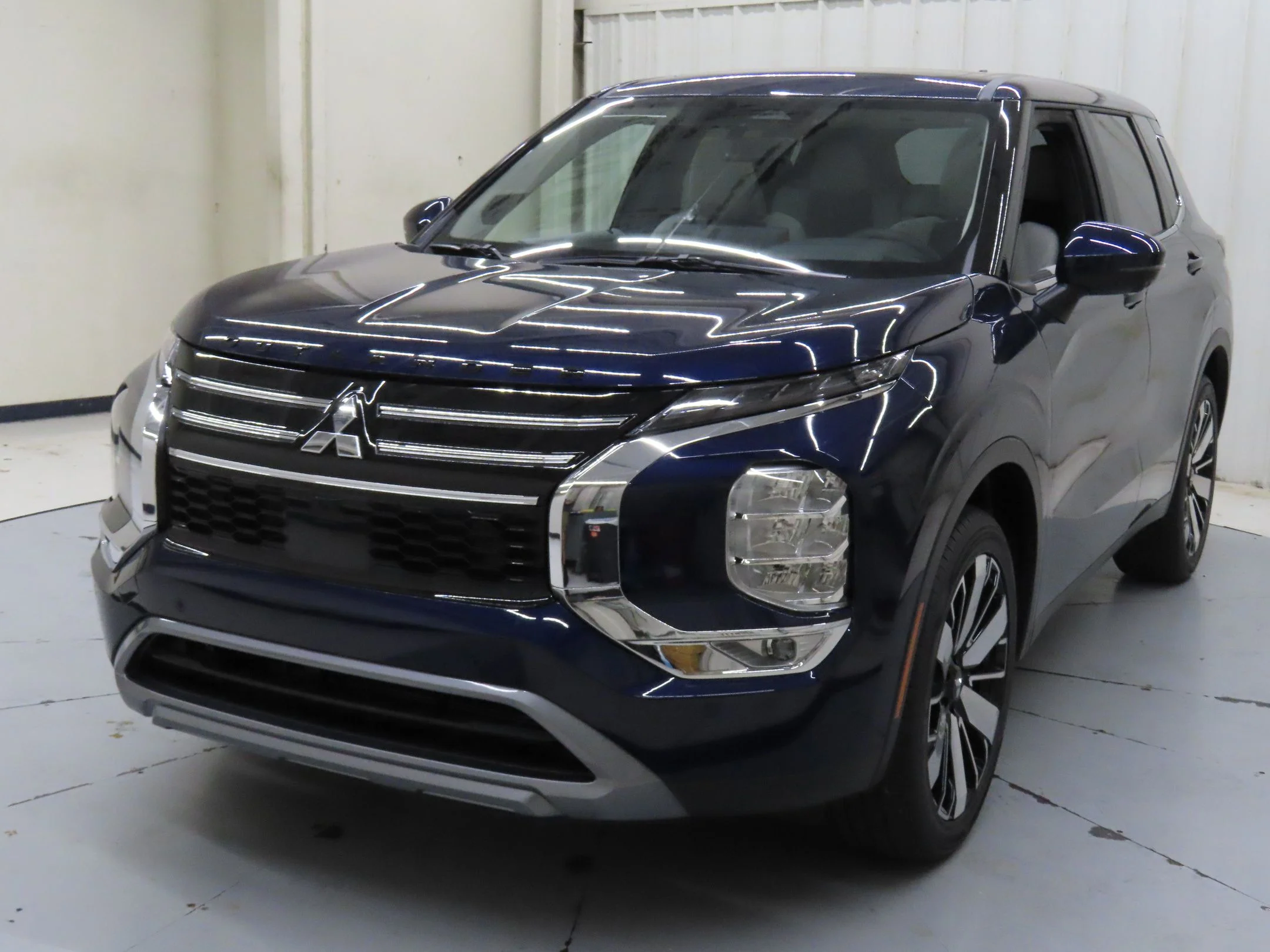 2025 Mitsubishi Outlander SE - Photo 8