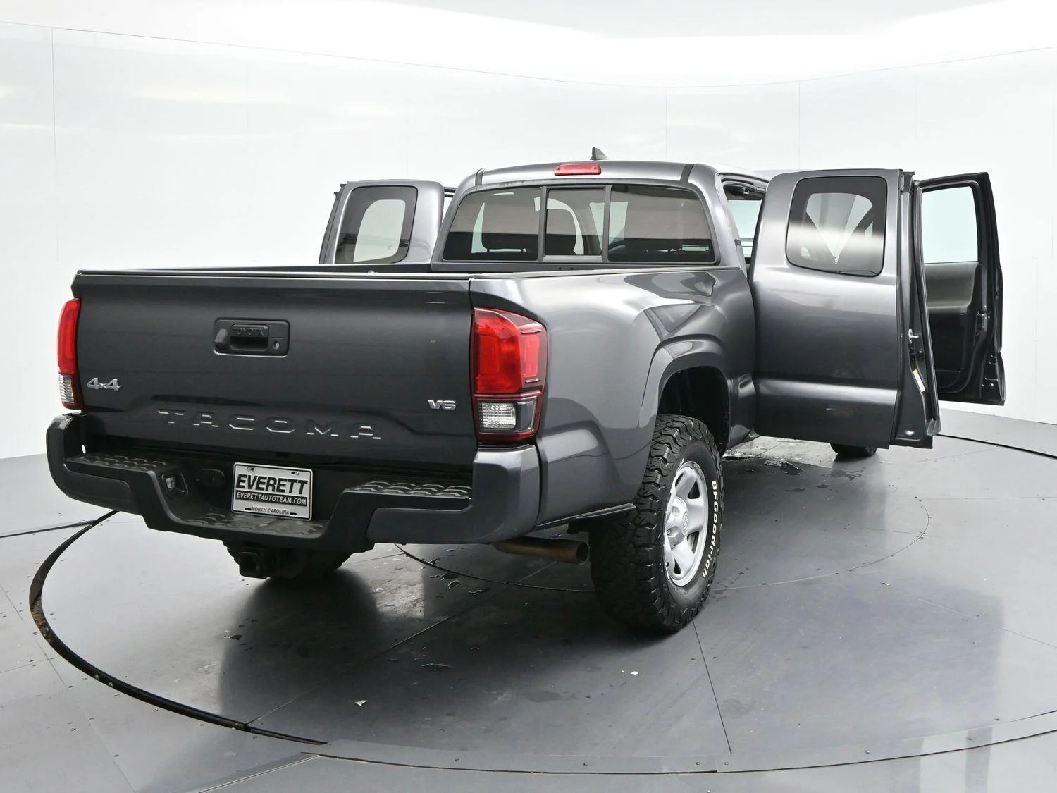 Used 2019 Magnetic Gray Metallic Toyota SR5 image 34