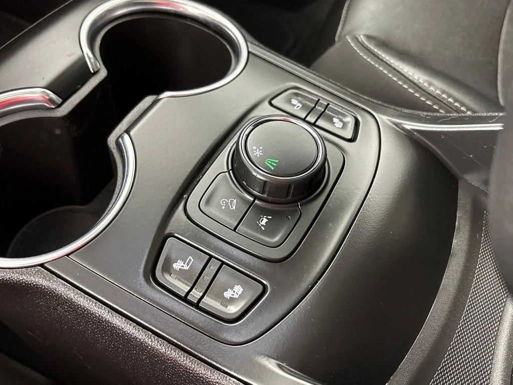 Certified Used 2023 Silver GMC SLT image 45