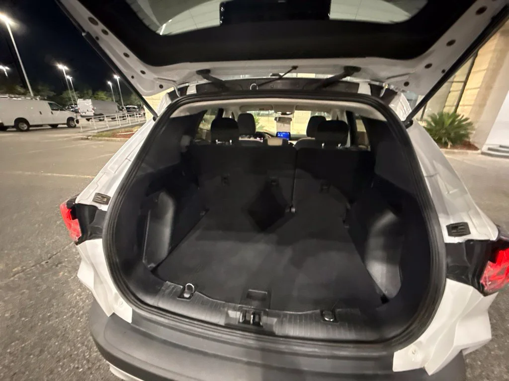Used 2022 White Ford SE image 5