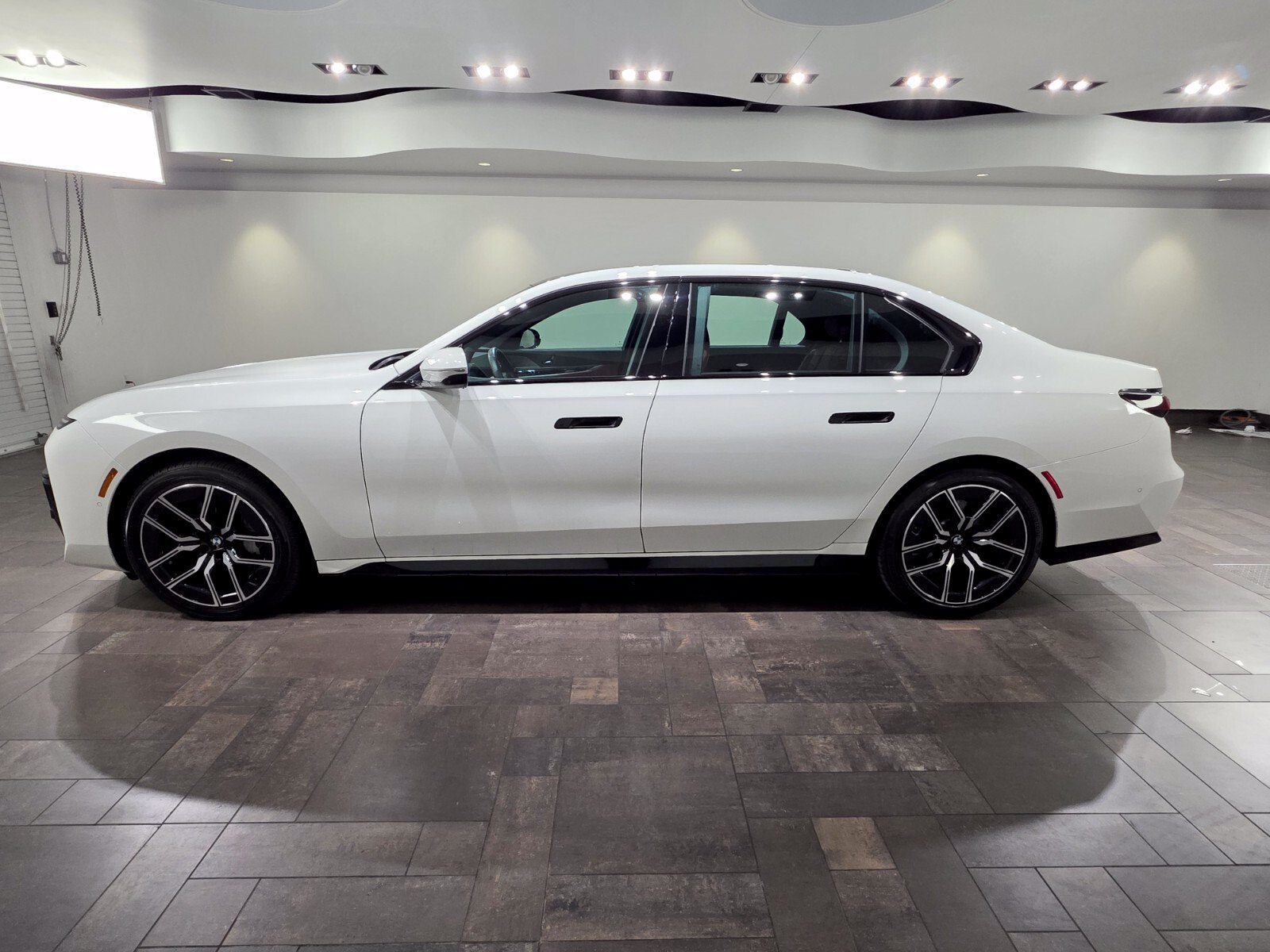 Used 2025 Alpine White BMW 740i xDrive Sedan image 3