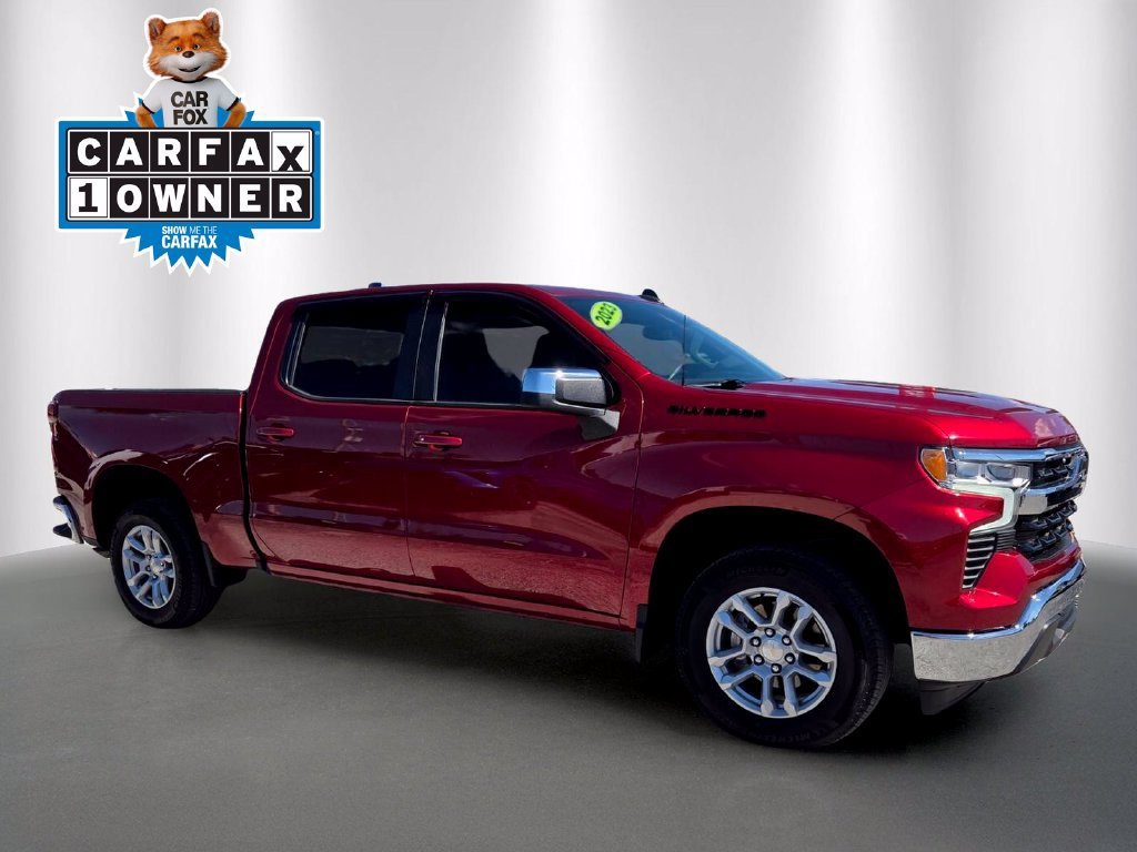 Used 2023 RADIANT RED TINTCOAT Chevrolet LT image 2