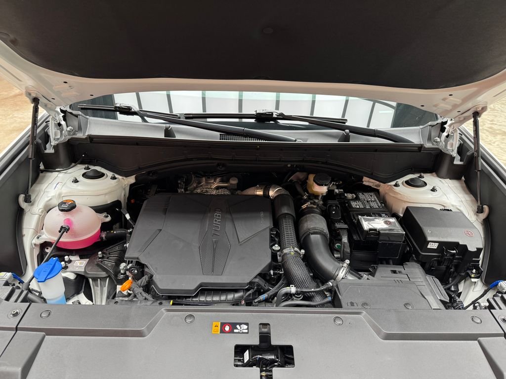 Certified Used 2025 White Hyundai SE image 28