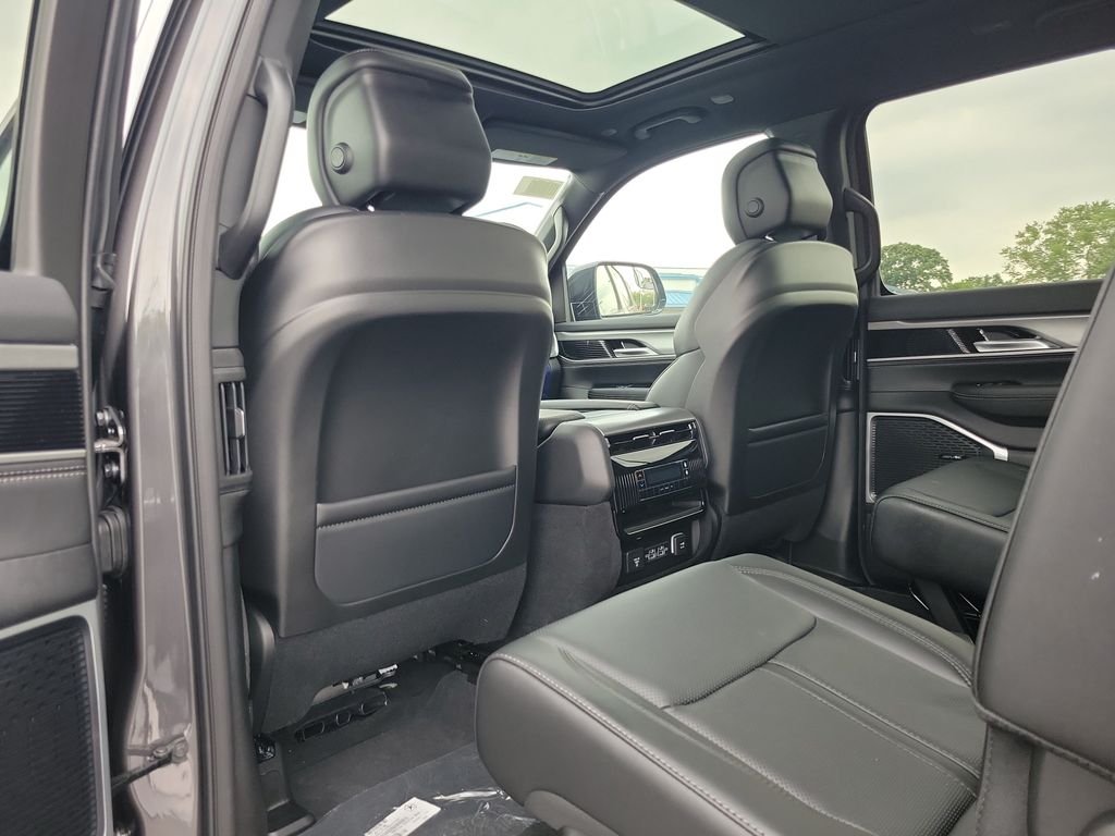 New 2026 Baltic Gray Metallic Clearcoat Jeep Upland image 13
