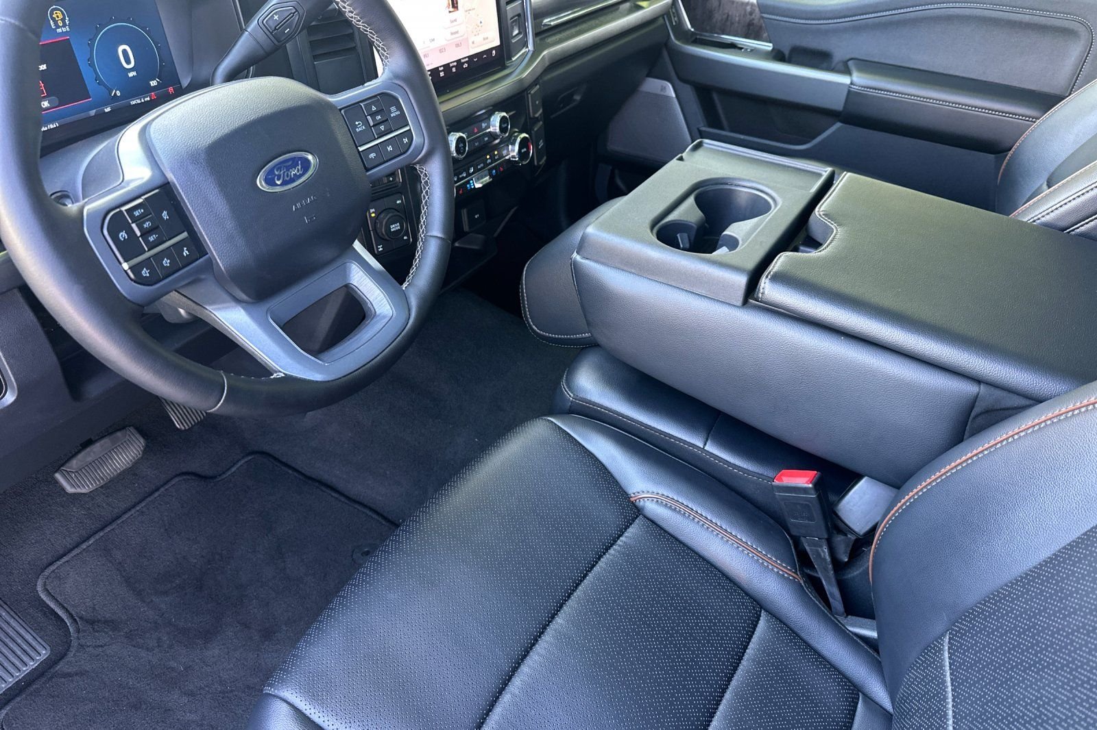 Used 2025  Ford Lariat image 9