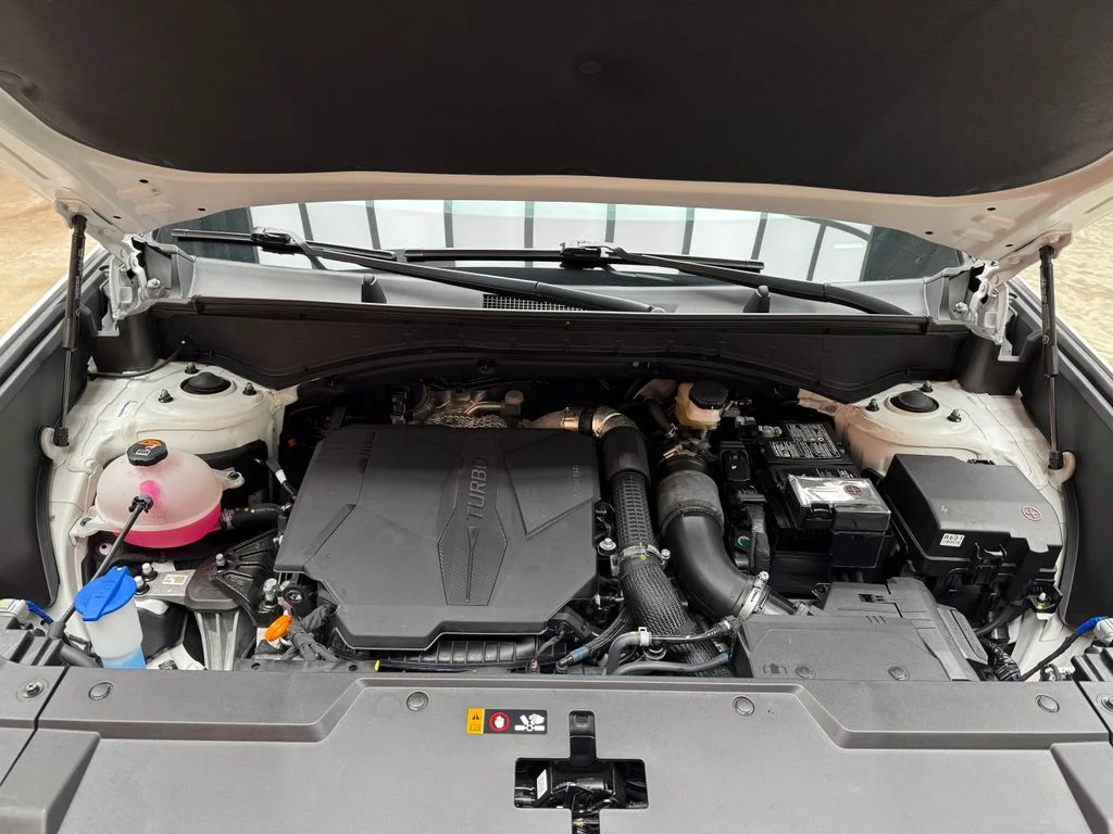 Certified Used 2025 White Hyundai SE image 28