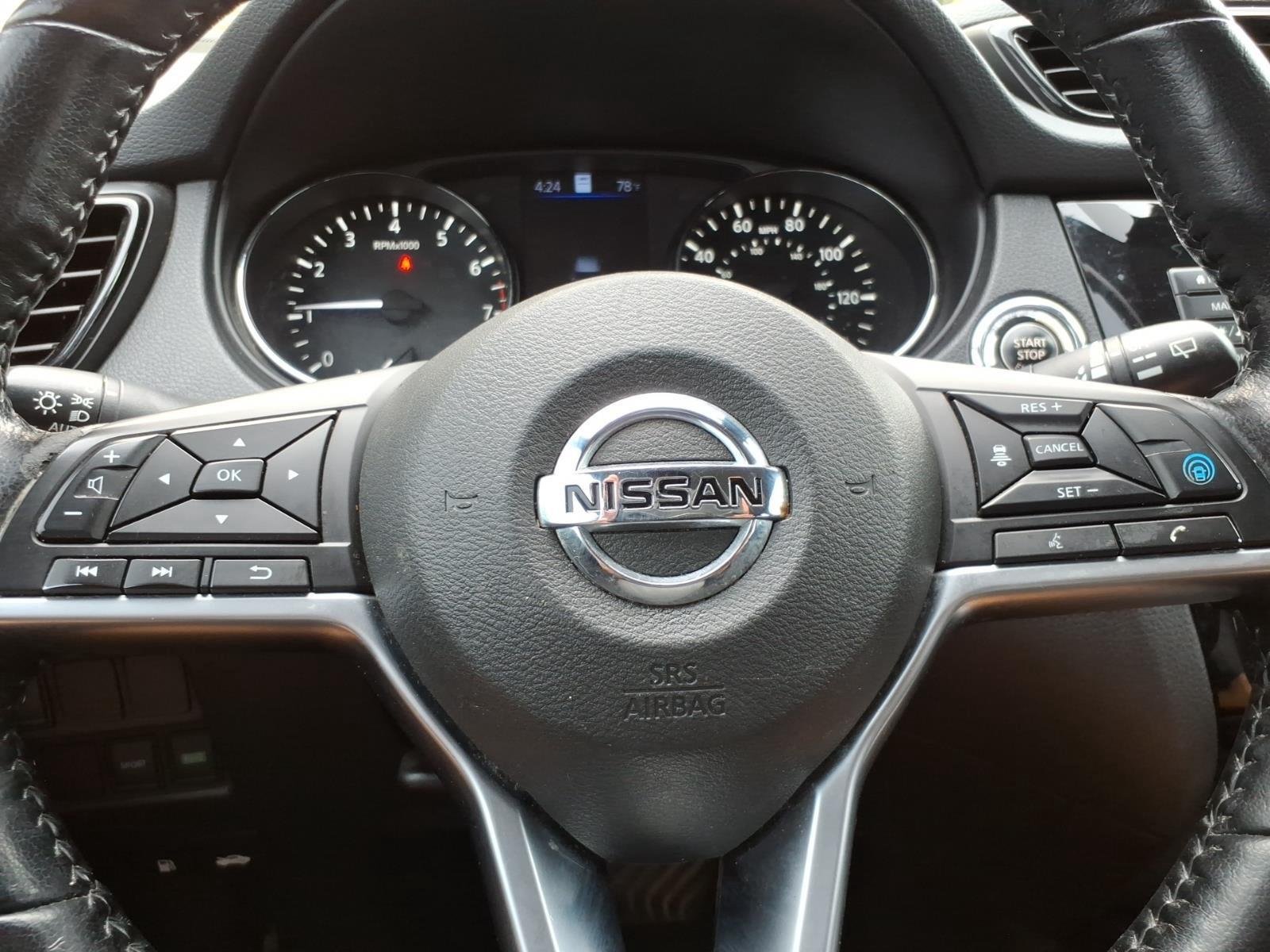 Used 2021 Pearl White Tricoat Nissan SL image 13