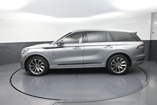 Used 2022 Silver Lincoln Grand Touring image 55