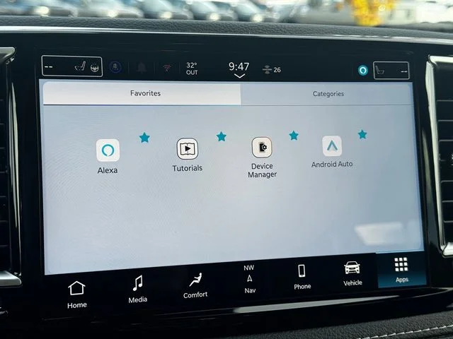 New 2026 Diamond Black Crystal Pearl-Coat Exterior Paint Chrysler Limited image 37