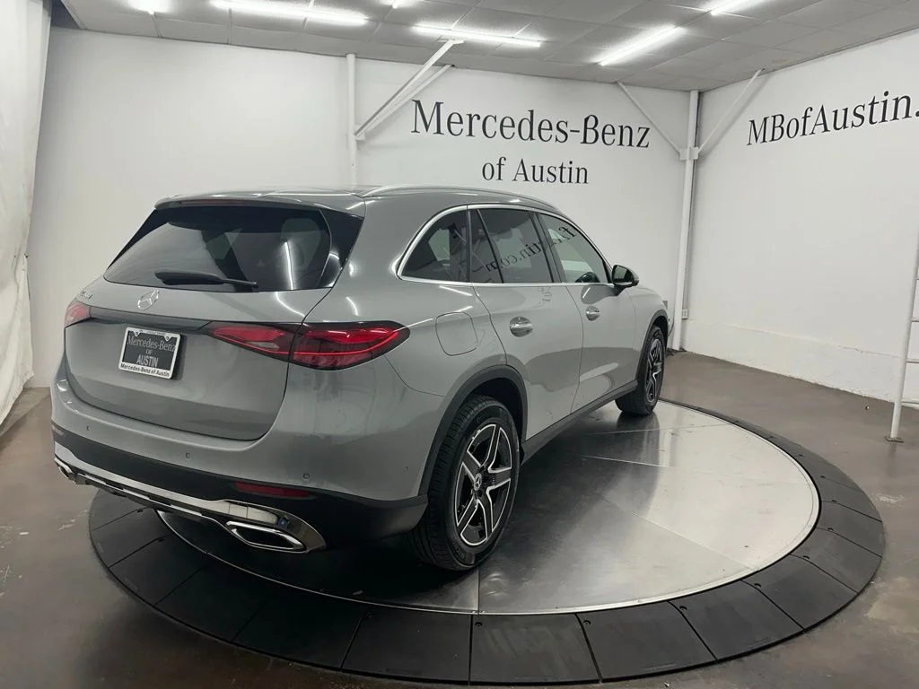 New 2027 White Mercedes-Benz GLC 300 image 7