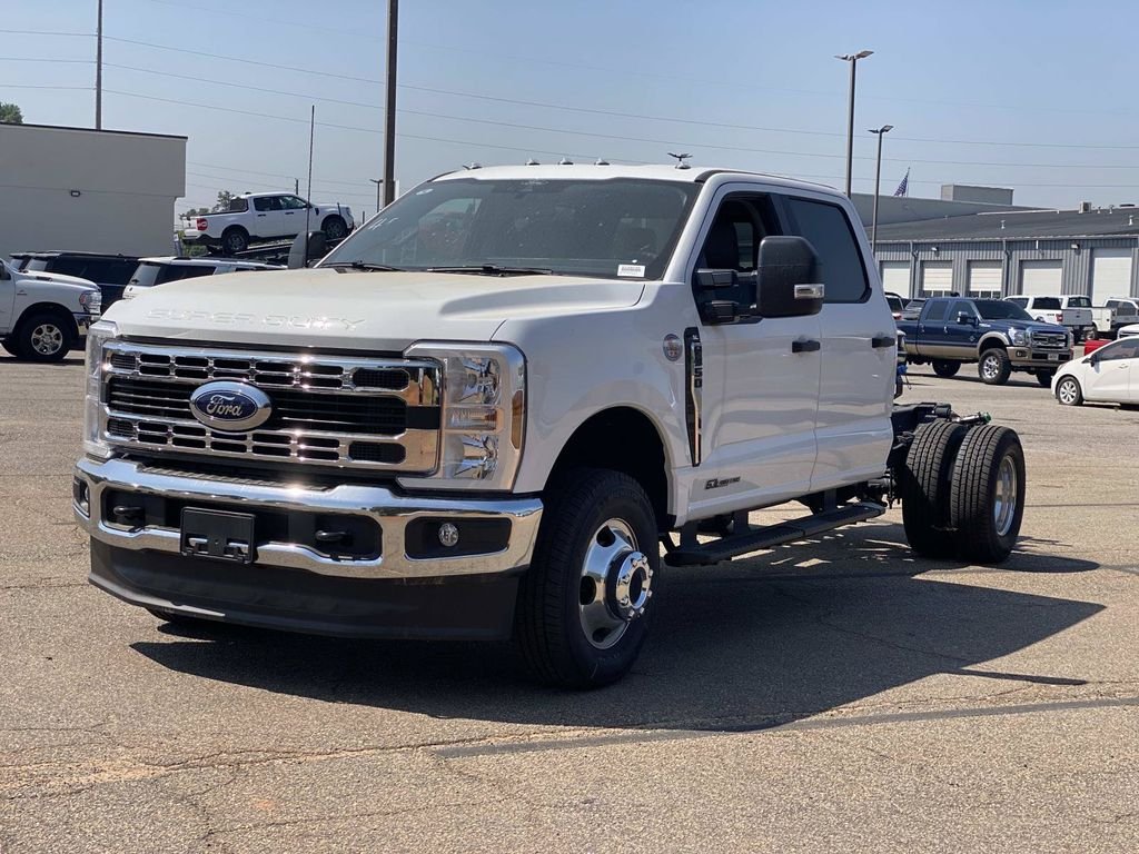 New 2026 Oxford White Ford F-350® XL image 6