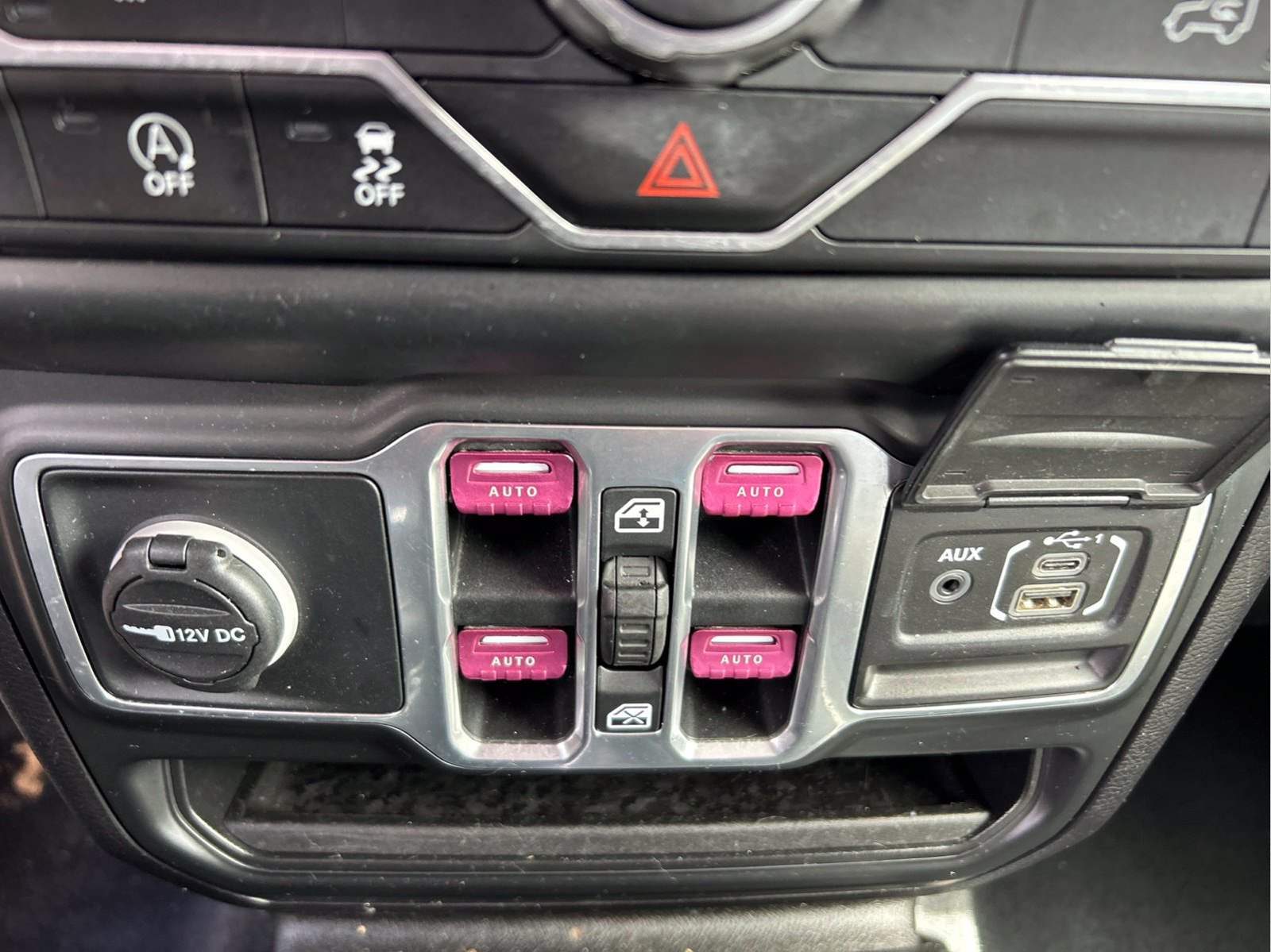 Used 2018 Gray Jeep Unlimited Sahara image 31