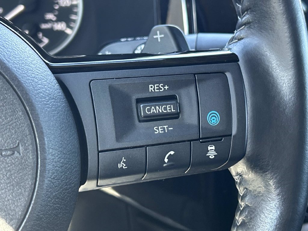 Used 2022 White Nissan SL image 22