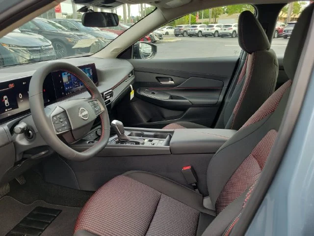 New 2027 Atlantic Gray Metallic / Super Black Two-tone Nissan SR image 13
