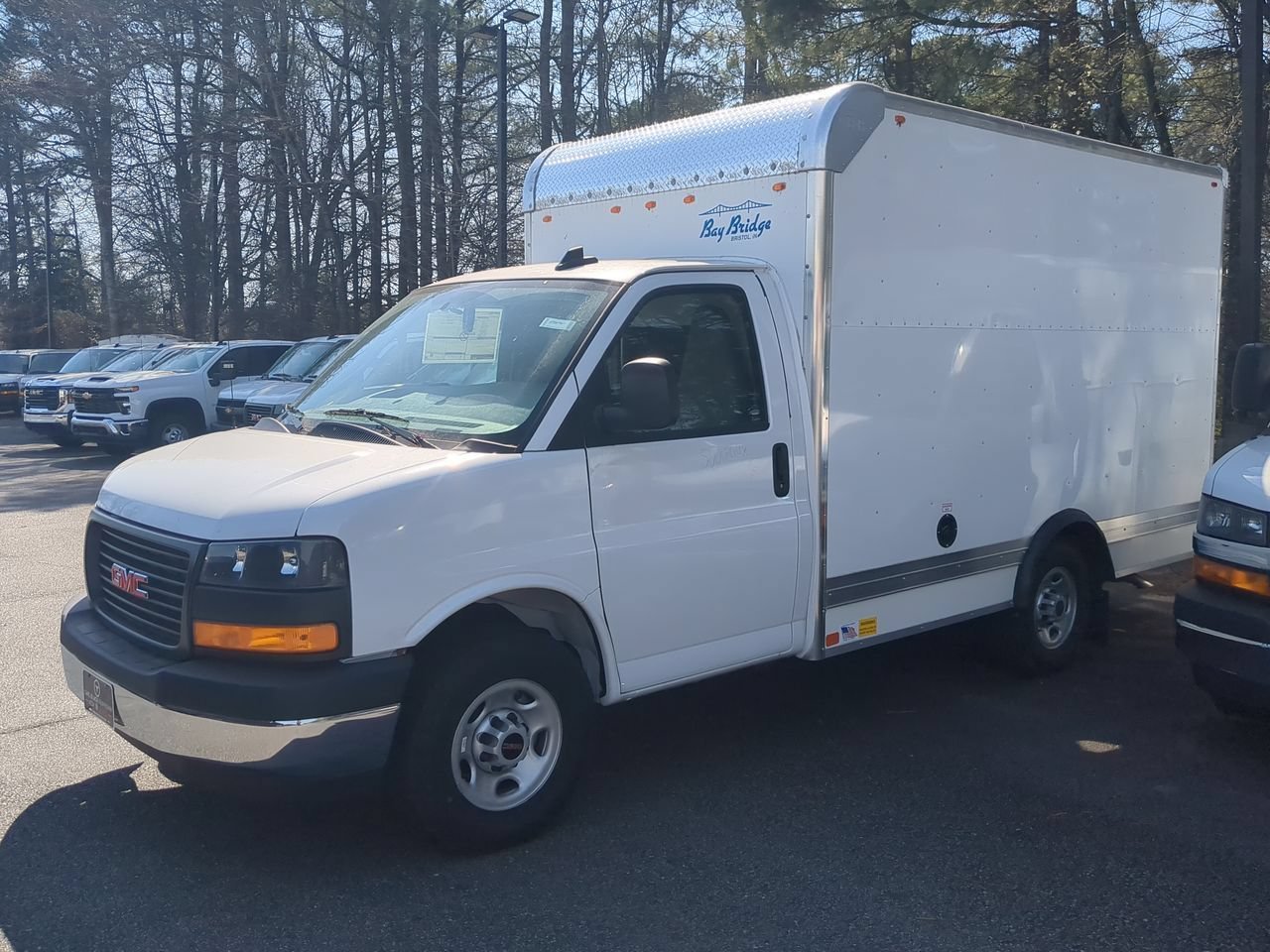 New 2025 Summit White GMC 1WT image 5