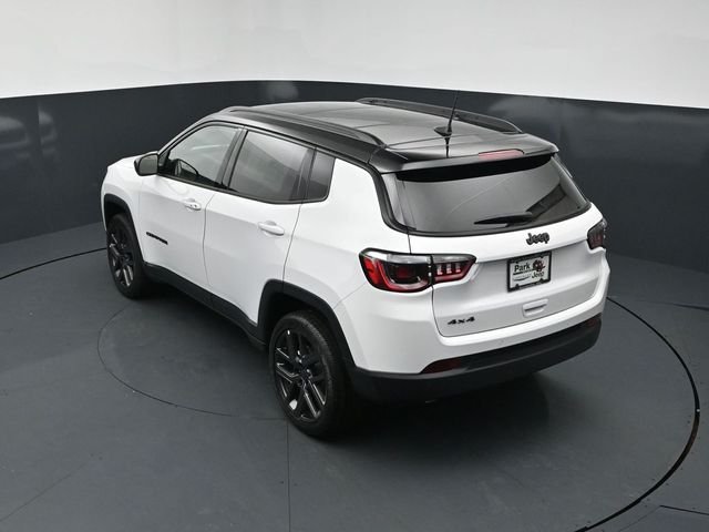 New 2026 Bright White Clear-Coat Exterior Paint Jeep Limited image 16