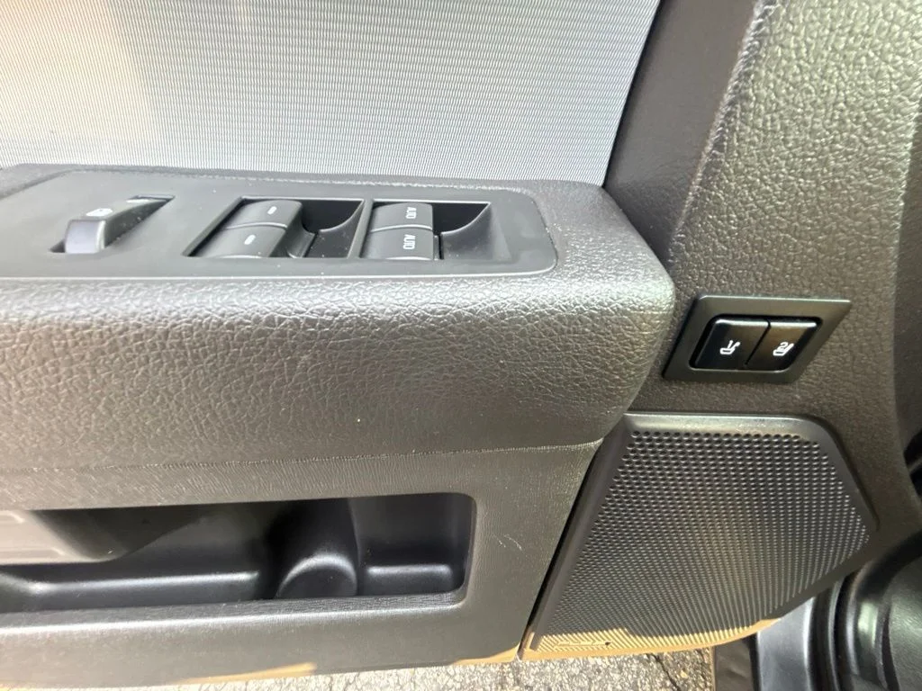 Used 2015 Black Ford SEL image 29
