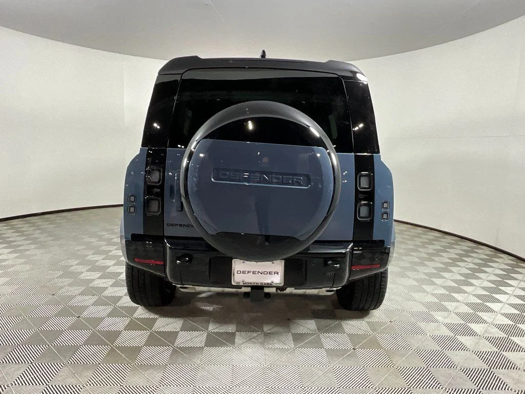 New 2026 Tasman Blue Metallic Land Rover X-Dynamic SE image 7