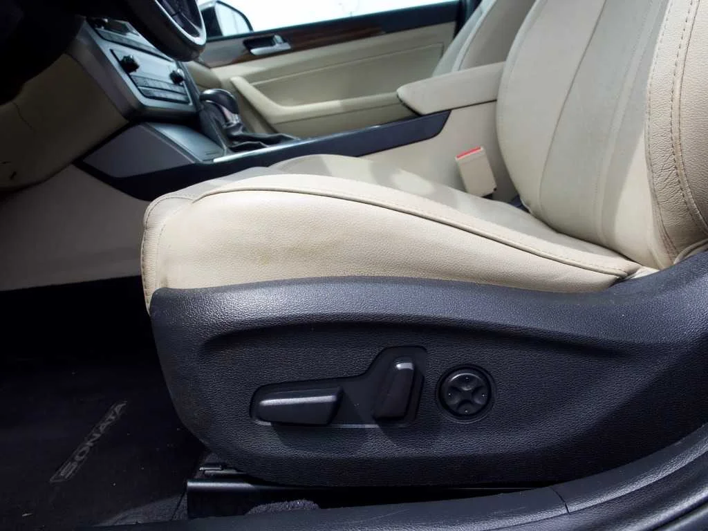 Used 2017 Black Hyundai Limited image 18