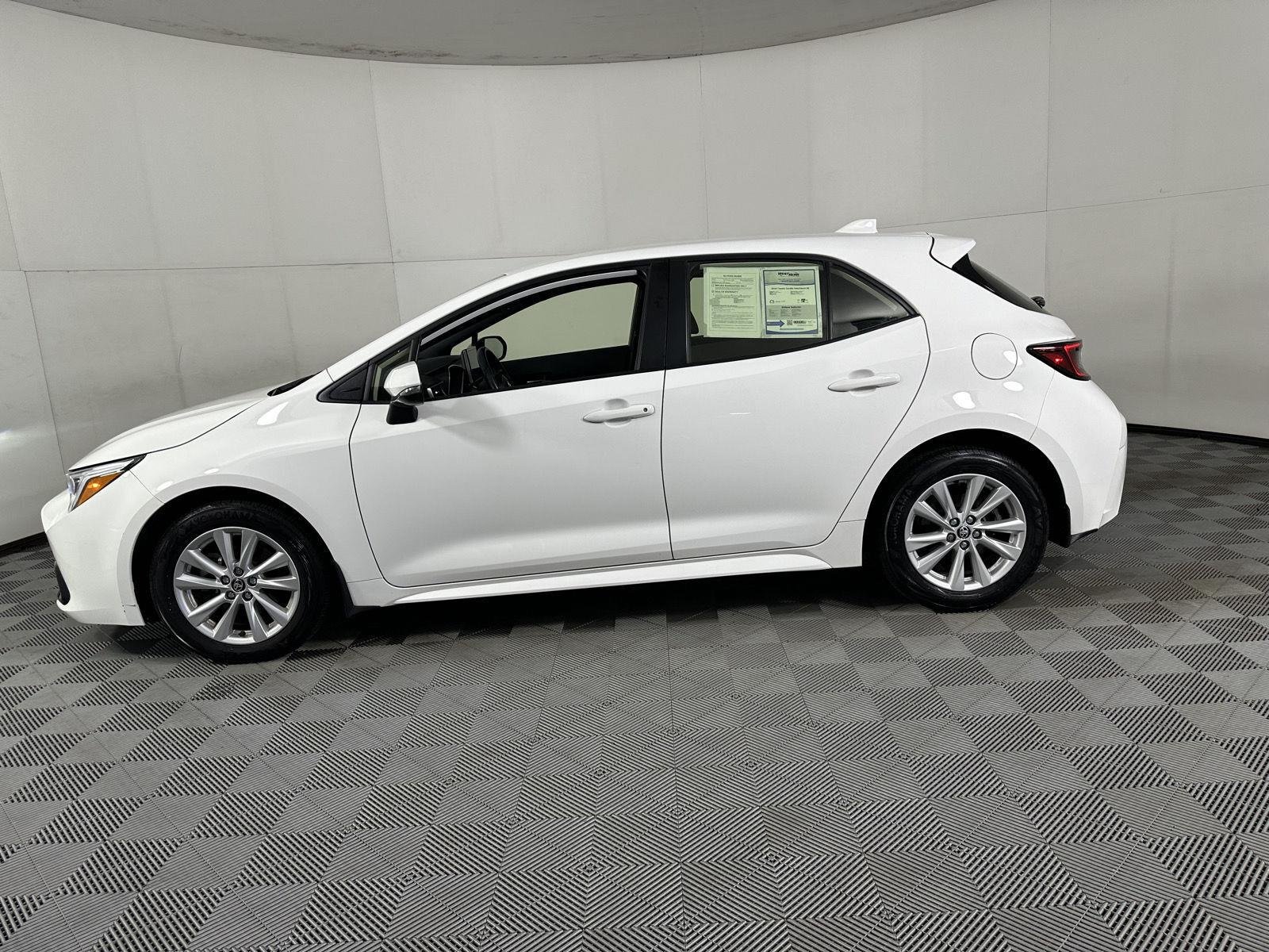 Used 2024 Ice Cap Toyota SE image 30