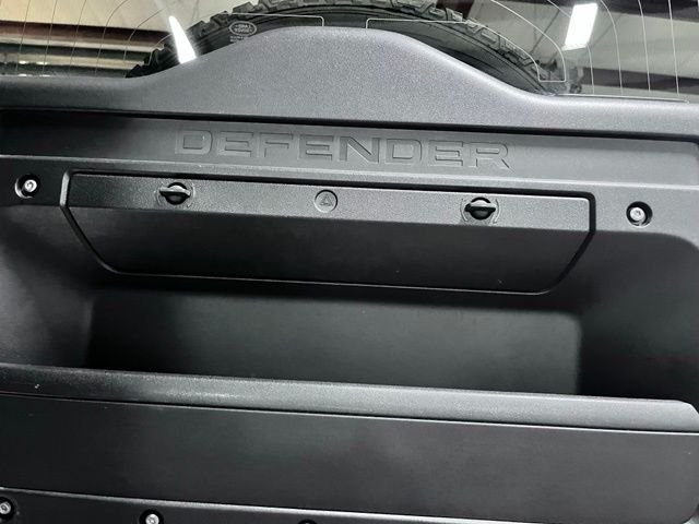 Used 2020 White Land Rover SE image 6