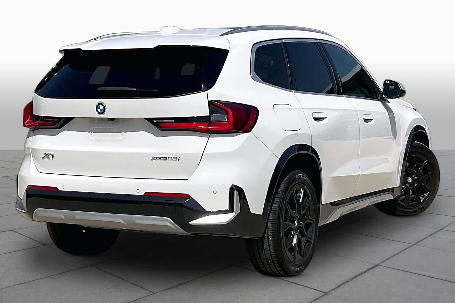 Used 2023 Alpine White BMW xDrive28i image 13