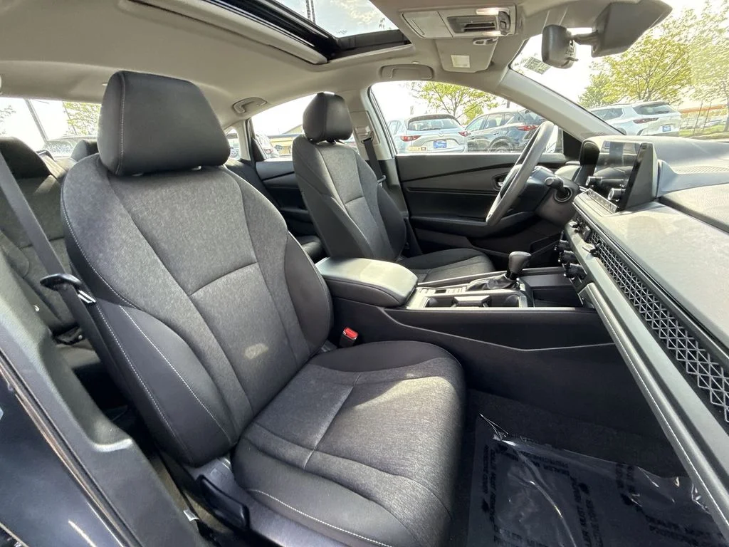 Used 2025 Blue Honda SE image 26