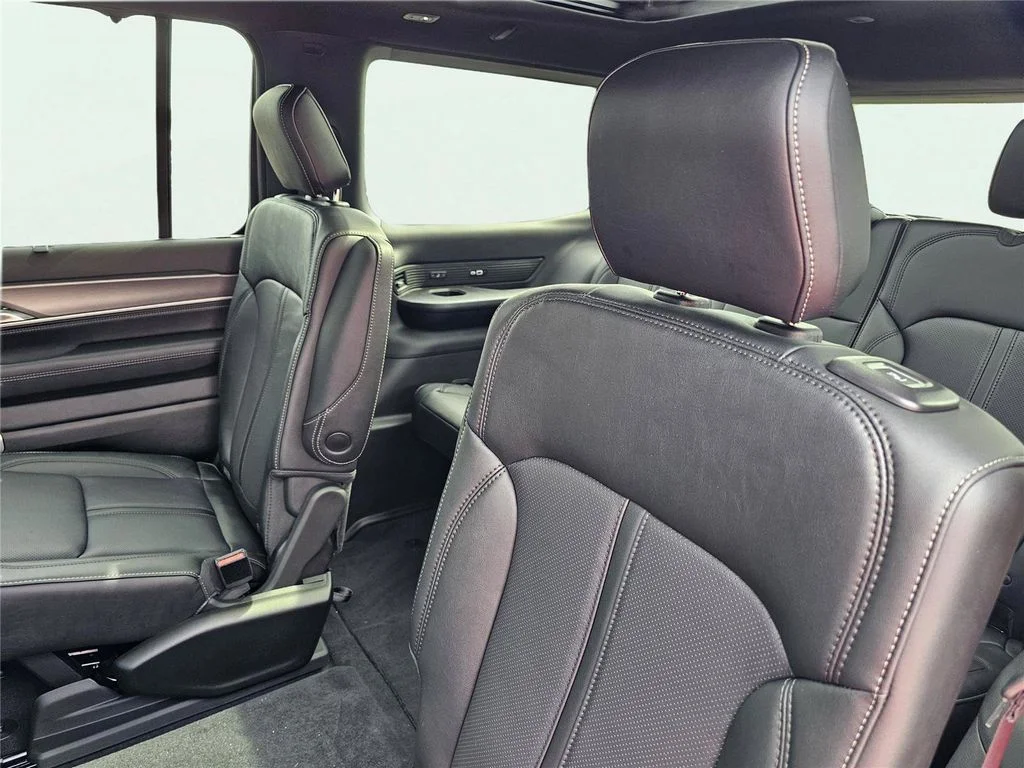 New 2026 Silver Zynith Jeep Limited Reserve image 32