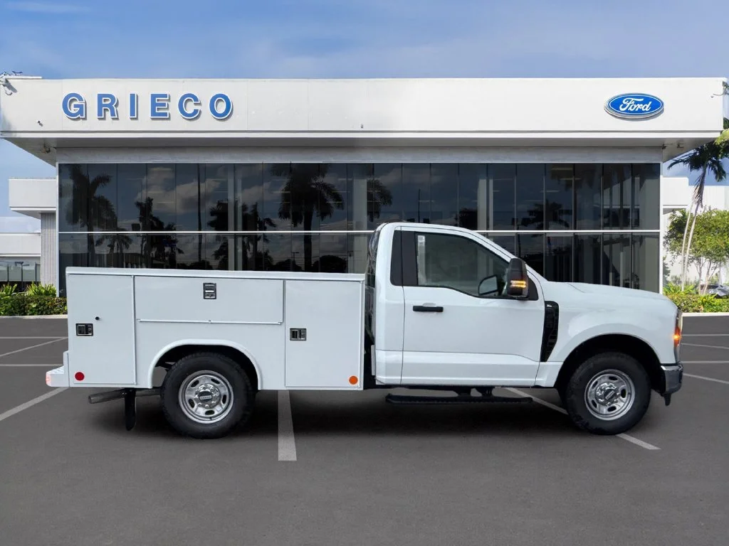 New 2027 White Ford XL image 8