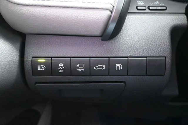 Used 2018 Brown Toyota XLE image 25