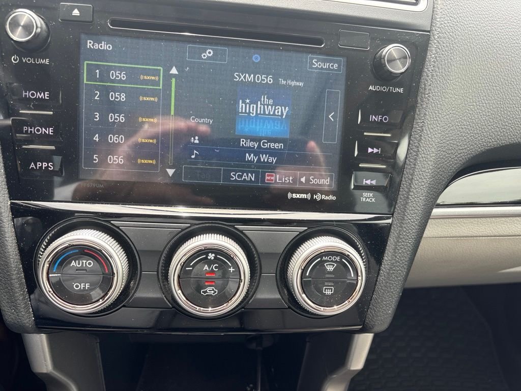 Used 2018 Crystal White Pearl Subaru 2.5i Limited image 10